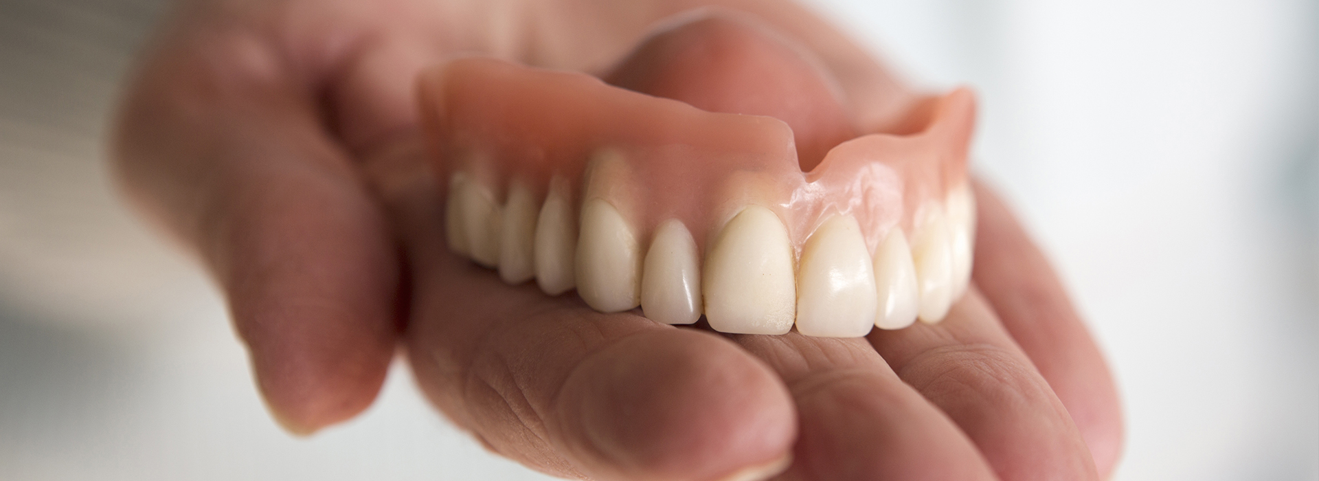 Glowing Smile Dental Studio | Veneers, Implant Dentistry and Digital Radiography